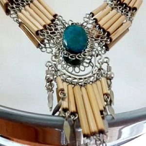 Necklace, earrings & bracelet